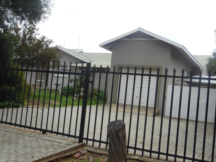 3 Bedroom Property for Sale in Kroonheuwel Free State